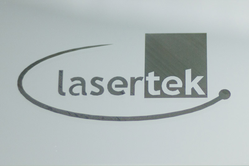 Grabado laser de metales Lasertek